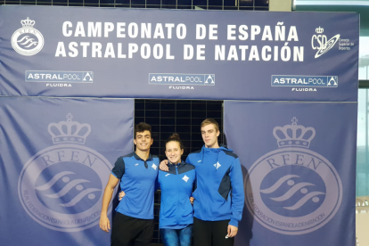 Marc Juárez, Paula Juste y Roger Miret posan ayer en el Estatal.