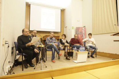 Un moment del recital, durant la taula redona ‘A Màrius Torres, dels seus lectors’.