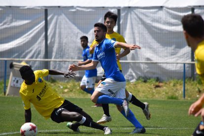 Un momento del partido de entrenamiento de ayer.