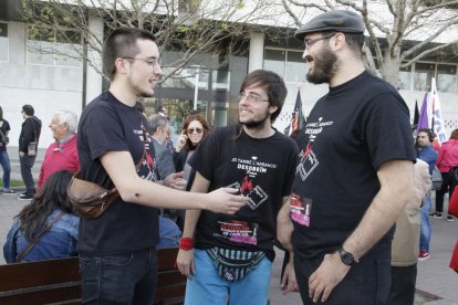 Los tres encausados, en la manifestación del pasado sábado. 