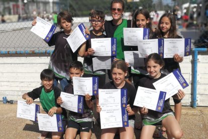 Medallas para el Inef en relevos de natación