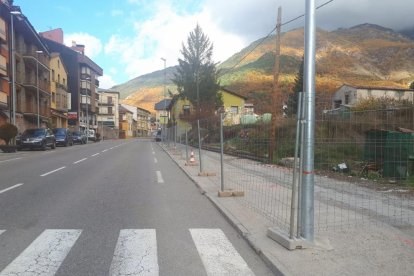 Les tanques que ja s’han col·locat a la travessia de cara a les obres que començaran demà.