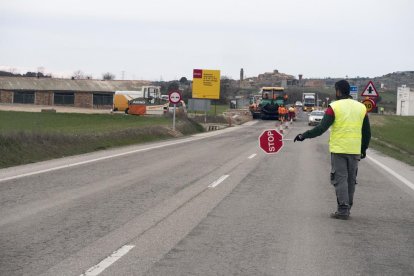 Los trabajos en la L-310 que arrastran meses de demora.