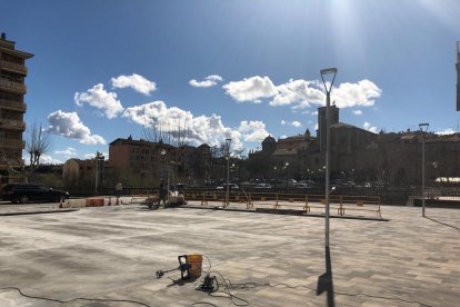 La plaça de l’edifici Àries, que es reobrirà avui.