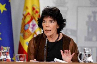 La ministra Isabel Celaá tras el Consejo de Ministros.