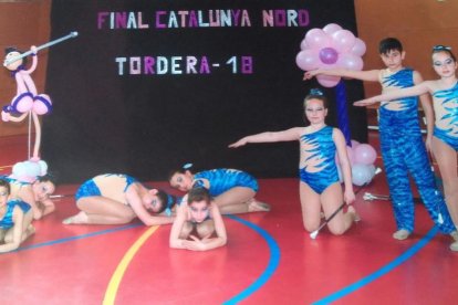 Un equip del Club Twirling Benavent durant una actuació.