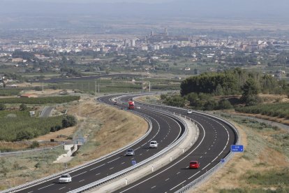 La autovía A-14, por la que circulan 5.373 vehículos al día, unos 224 cada hora.