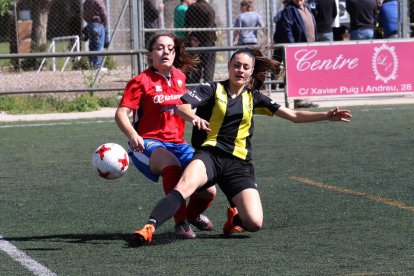 Una acció del partit d’ahir al camp del Pardinyes.