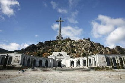 El prior del Valle de los Caídos accede a desbloquear las exhumaciones