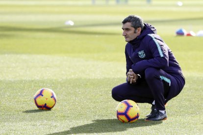 Ernesto Valverde durante el entrenamiento de ayer.