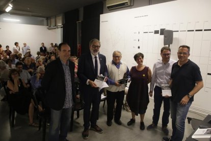 L’alcalde va presidir ahir la presentació del llibre, en un acte en què hi havia el fill i el nét de Centelles.