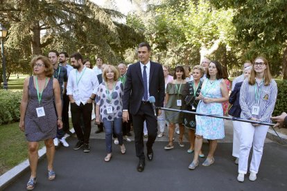 Sánchez, ahir, va exercir d’amfitrió a la Moncloa a un grup de ciutadans.