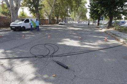 Operaris es van fer càrrec de la retirada dels cables.