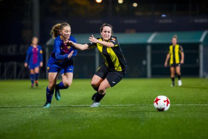 El Pardinyes juga amb el primer equip del Barcelona - El Pardinyes va disputar ahir un amistós a la Ciutat Esportiva Joan Gamper contra el primer equip femení del FC Barcelona. El Pardinyes, que juga a Segona divisió, va plantar cara a un equip  ...