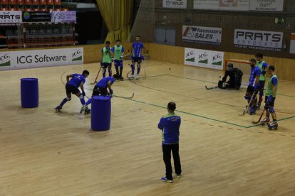 El conjunt llistat va tenir ahir sessió de vídeo abans d’entrenar-se per última vegada per al partit d’aquesta tarda.