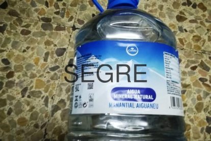 Condis retira garrafas de agua embotellada por mal estado