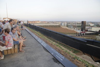 La inauguración de la Cuirassa, el barrio judío de Lleida, congregó a numerosos asistentes.