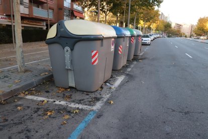 Lugar donde quemaron tres contenedores (que ayer ya repusieron) en el Gran Passeig de Ronda. 