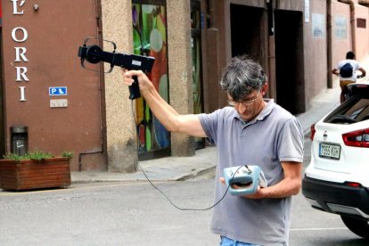 Un técnico del Centro de Telecomunicaciones y Tecnologías de la Información trabajando en Sort.