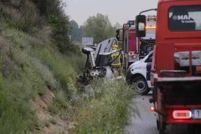 La víctima mortal conduïa un turisme que, a conseqüència de l’impacte, va sortir de la via i va bolcar.