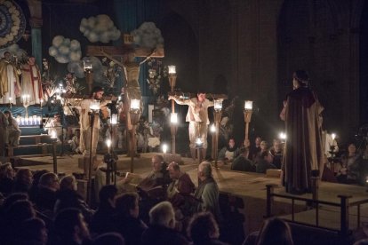 La crucifixió amb la imatge que recorda el crist gòtic de Sant Antoni, patró de Cervera.