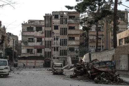 Imatge d’una zona residencial semienderrocada a Douma.