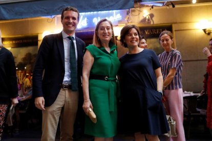 Pablo Casado i Soraya Sáenz de Santamaría, amb la presidenta del Congrés, Ana Pastor, al centre.