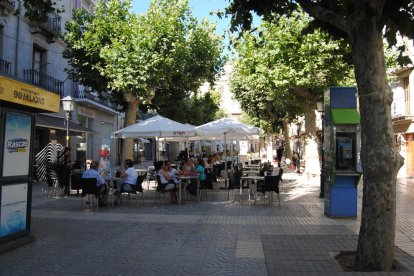 Les terrasses de la plaça Major de Mollerussa, ahir a la tarda.