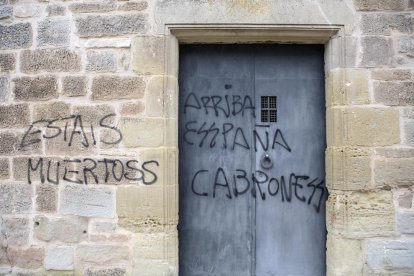 Apareixen unes pintades feixistes a l’ermita de Sant Julià de Tarroja