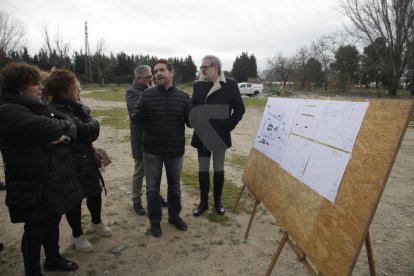 La visita a las obras del terreno de la antigua Hípica de Lleida, donde se ubicarán las firetes.