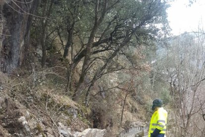 El canal quedó destrozado por las rocas de grandes dimensiones. 