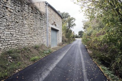 El carrer que s’ha millorat a Comabella.