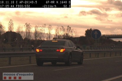 El turisme enxampat a 211 km/h per l'AP-2 a Puigverd de Lleida.