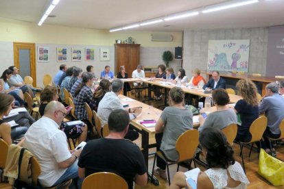 El consell escolar municipal d'ahir, en el qual Vega es va estrenar com a delegat d'Ensenyament.