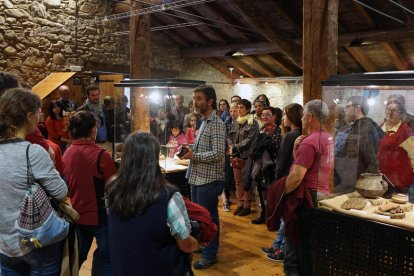 Unas 85 personas asistieron a la inauguración de la muestra en el Ecomuseu de Les Valls d’Àneu. 