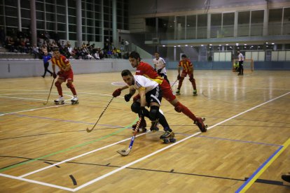 Una jugada del partido que enfrentó al Alpicat y el Manlleu.