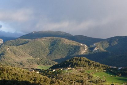 Vista área de Montant de Tost, núcleo de Ribera d’Urgellet.