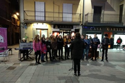 La Escola Municipal de Música de La Seu sale a la calle por Navidad