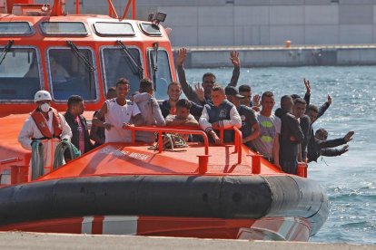 Arribada de 21 immigrants al port d’Alacant.