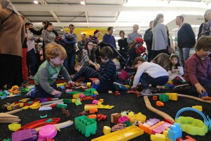 El certamen es va omplir ahir de famílies per participar en diferents activitats durant la jornada.