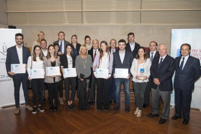 Los galardonados recibieron ayer un diploma en la sala Víctor Siurana del Rectorado.