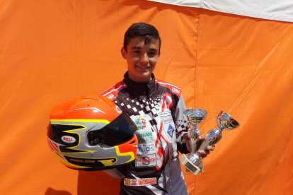 Samuel Bean gana una prueba de karting 