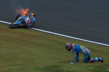 La moto del leridano se incendió tras el brutal accidente.