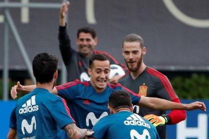 De Gea i Lucas Vázquez, entre altres, ahir durant l’entrenament de l’equip espanyol.