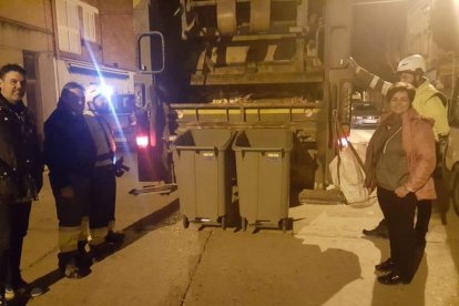 La recogida puerta a puerta el pasado lunes en Alfarràs.