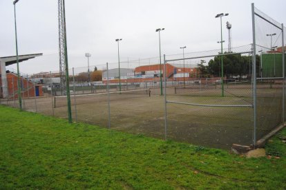 El camp de futbol es construirà sobre les velles pistes de tenis.