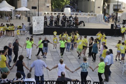 Celebración del 52 Aplec de la Sardana ayer en la plaza Sant Joan. 