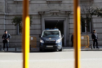 Un furgó de la policia aquest dimecres al Tribunal Suprem.