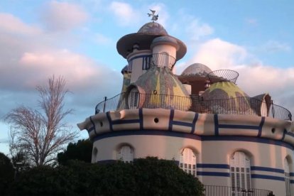 Torre de la Creu, obra de l’arquitecte Josep Maria Jujol.