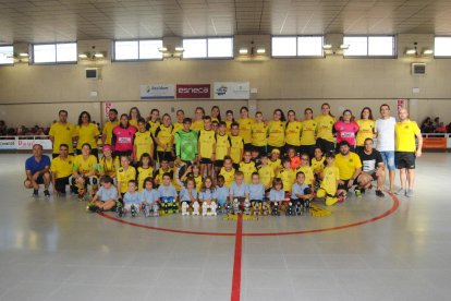 Fotografía conjunta de los jugadores de los diez equipos con los que contará este año el Club Patí Vila-Sana.